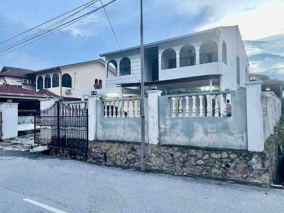 Rumah percutian H Family #fit 20pax Max #spacious Carpark