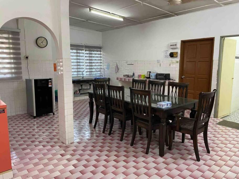 Rumah percutian H Family #fit 20pax Max #spacious Carpark
