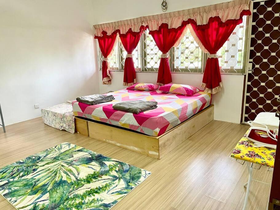 H Family #fit 20pax Max #spacious Carpark Rumah percutian Seremban