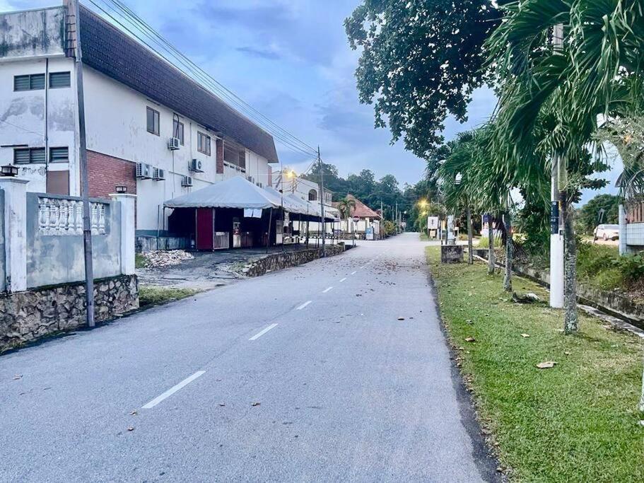H Family #fit 20pax Max #spacious Carpark * Seremban