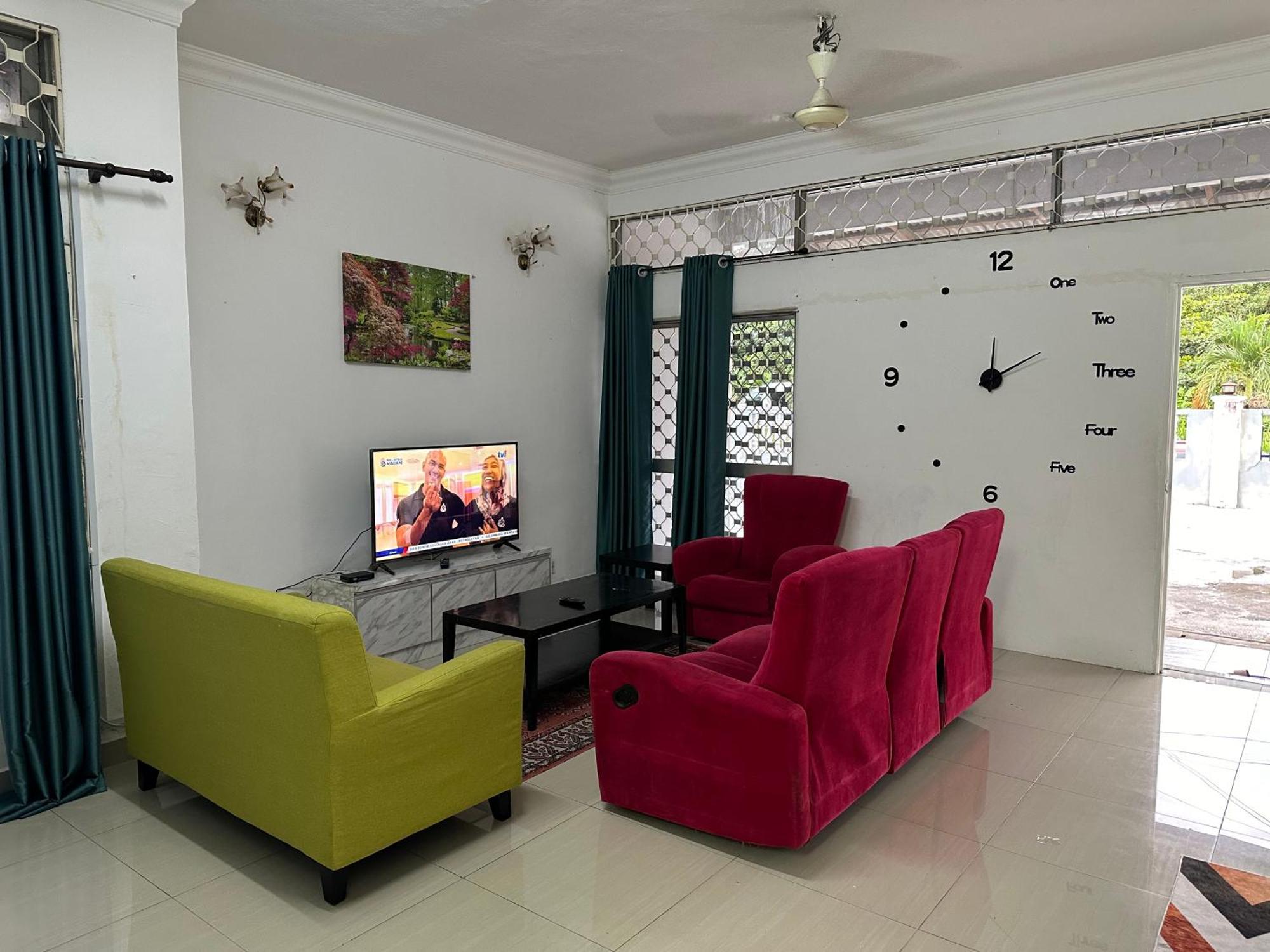 H Family #fit 20pax Max #spacious Carpark Rumah percutian