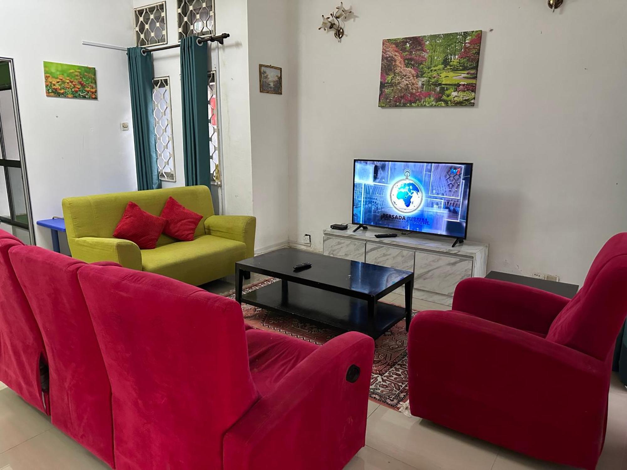 H Family #fit 20pax Max #spacious Carpark Rumah percutian